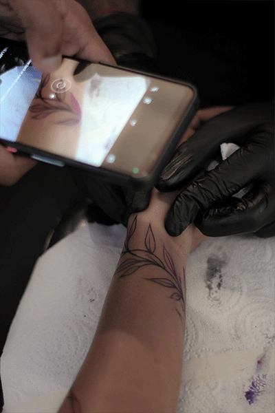Hand Tattoo by kraayonz studio