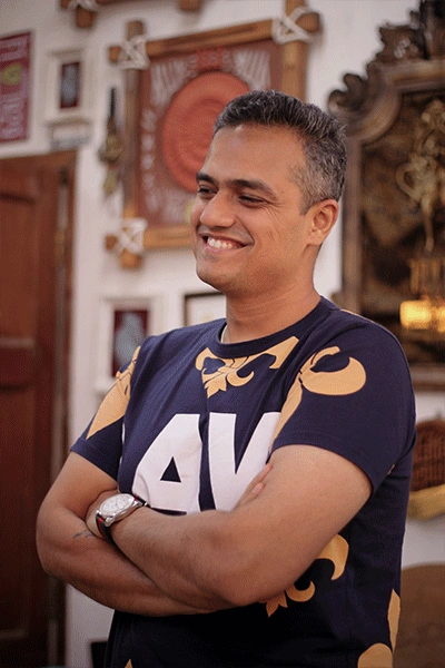 man smiling at kraayonz studio