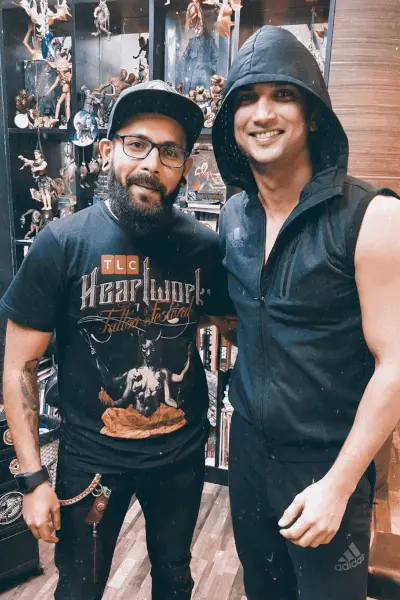 sushant singh making tattoo at kraayonz studio